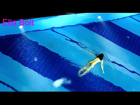 ❤️ Non posso smettere di guardare, giovane bionda catturata nuotare nuda nella piscina del resort ELLA BOLT ❤️❌ Porno vkal it.pornhdvideos.ru ️❤